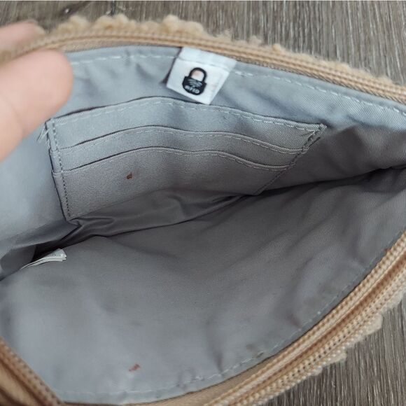 Baggallini On the Go Daily RFID Fleece Sherpa Pouch - Picture 4 of 7